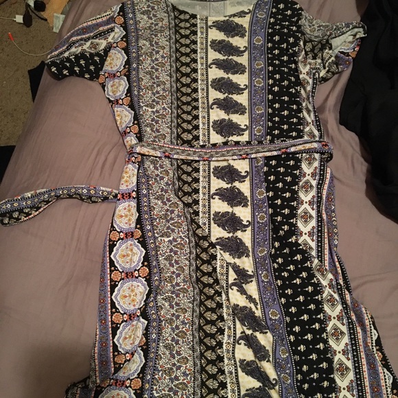 Random Dresses - Picture 2 of 2